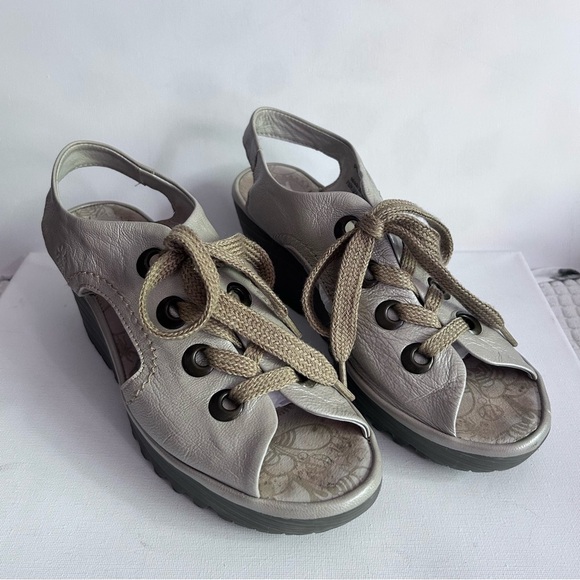 Fly London Wedge Heel Platform Lace Up Gold Shimmer Sandal Size 10 - Picture 2 of 11